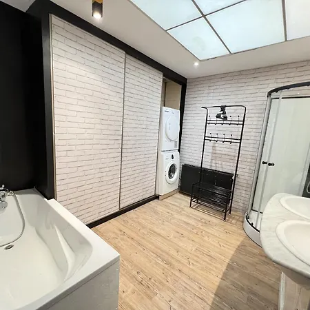 L'egalite Apartment